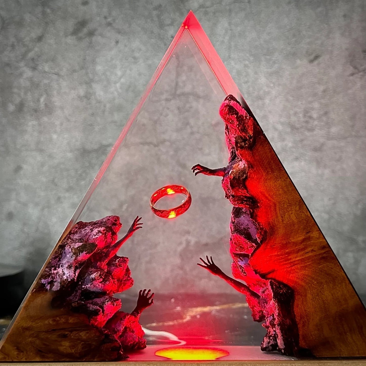 LOTR Lord Of Rings The One Ring Longing Hands Epoxy Resin Lamp - ArtFIGU