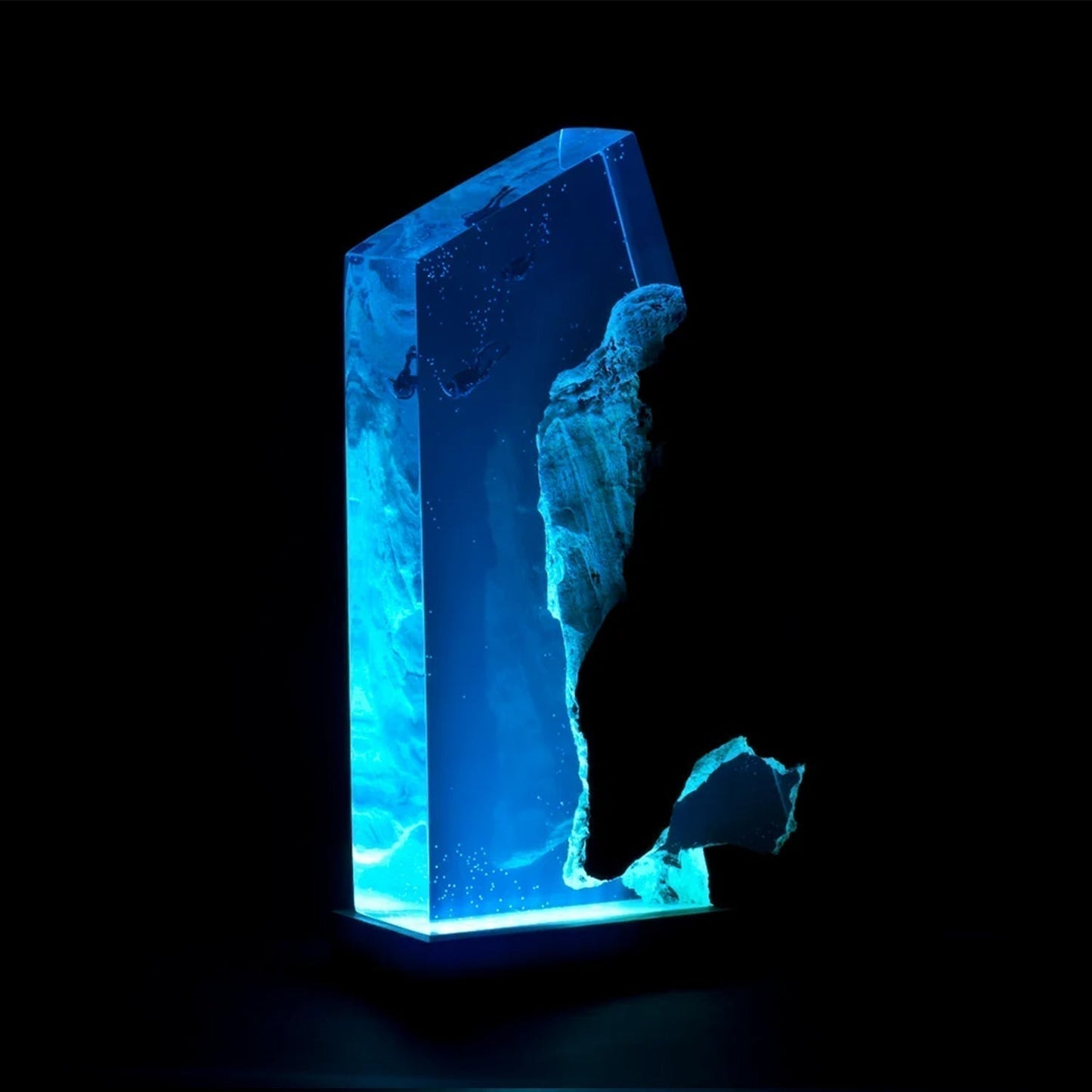 Divers Explore Undersea - High Quality Epoxy Resin Lamp - ArtFIGU