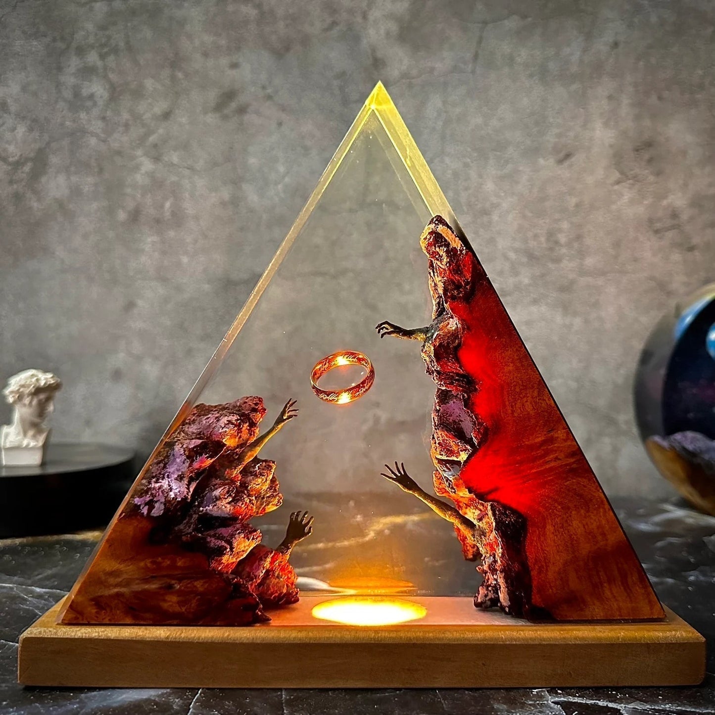 LOTR Lord Of Rings The One Ring Longing Hands Epoxy Resin Lamp - ArtFIGU