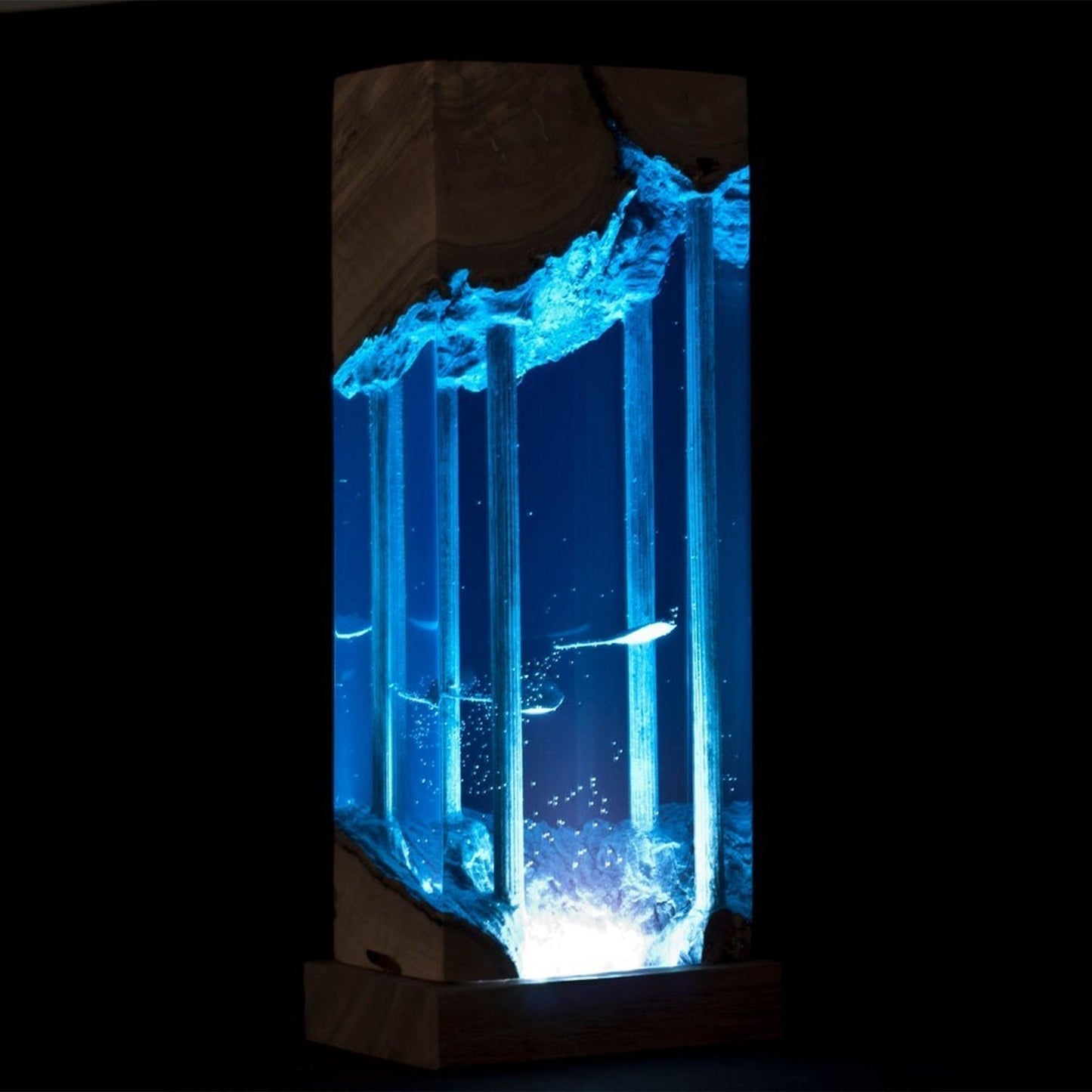 Whale Shark, Divers & Shipwreck - High Quality Epoxy Resin Lamp - ArtFIGU