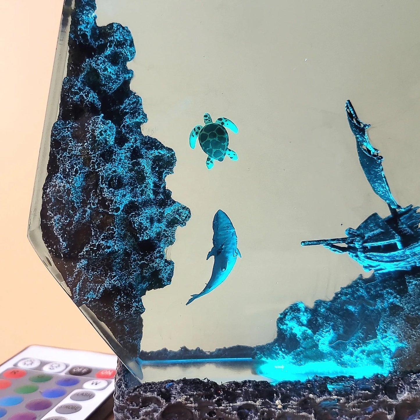 Shark Turtle Shipwreck Undersea Ocean Diorama Epoxy Resin Lamp - ArtFIGU