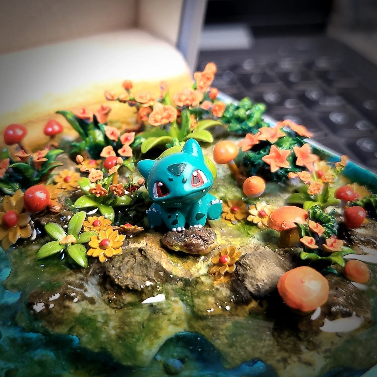 [DE] Pokemon Bulbasaur Fushigidane Island Diorama Treasure Mistery Box Gift Epoxy Resin, Night Light