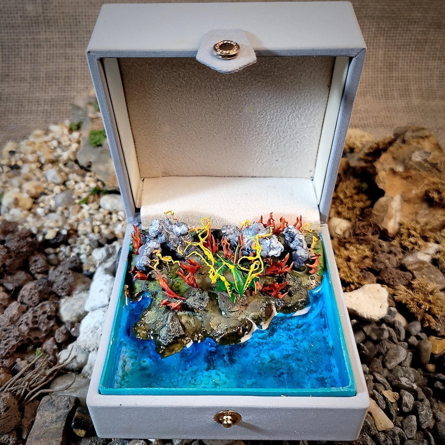 [DE] Pokemon Rayquaza Island Diorama Treasure Mistery Box Gift