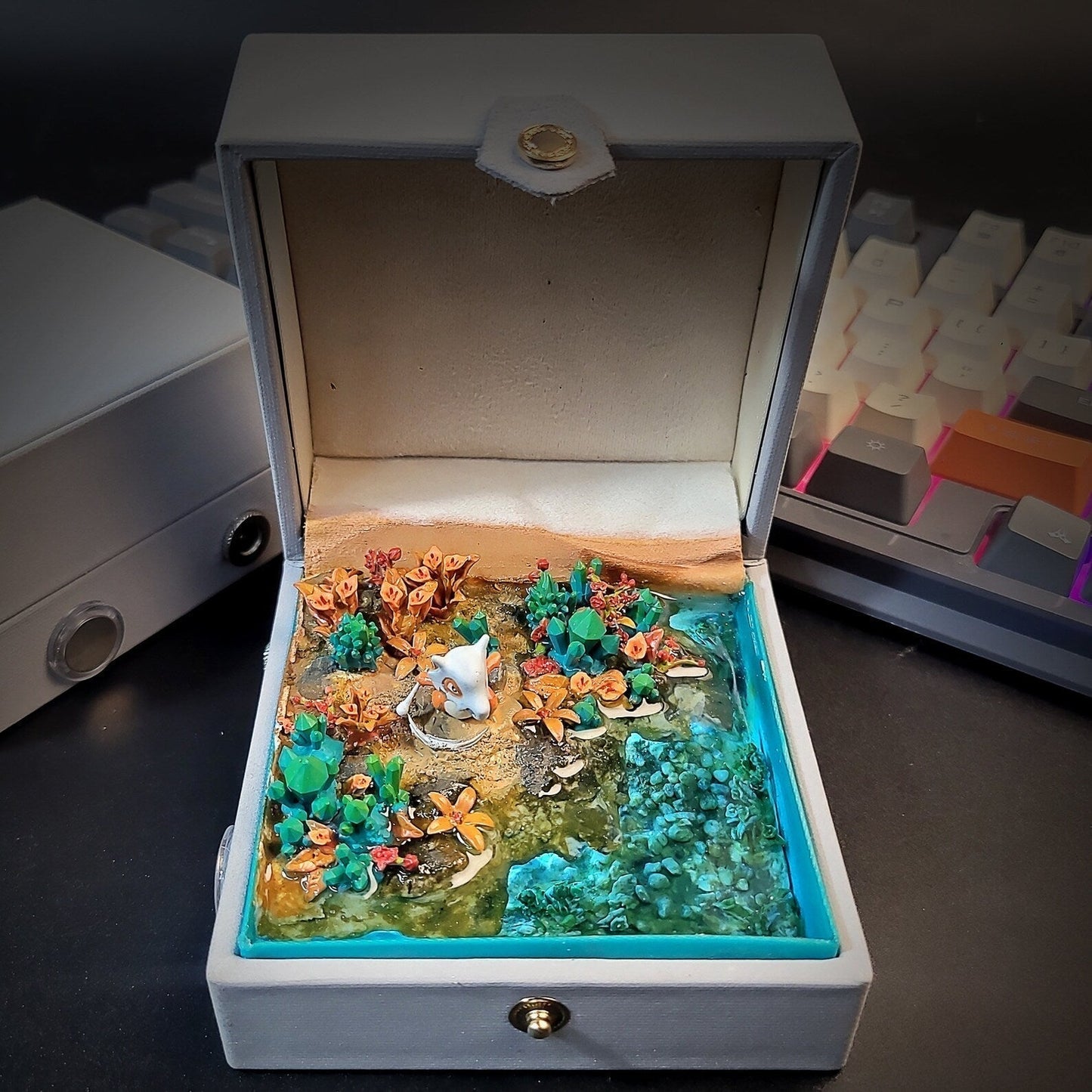 [DE] Pokemon Cubone Garagara Island Diorama Treasure Mistery Box Gift