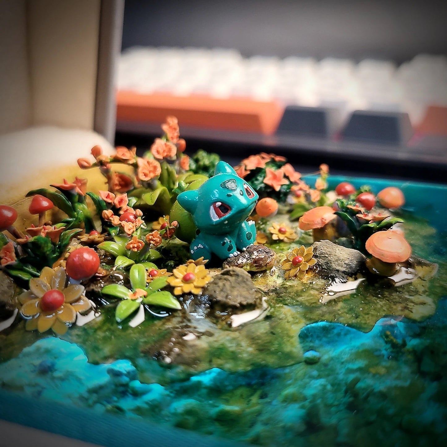 [DE] Pokemon Bulbasaur Fushigidane Island Diorama Treasure Mistery Box Gift Epoxy Resin, Night Light