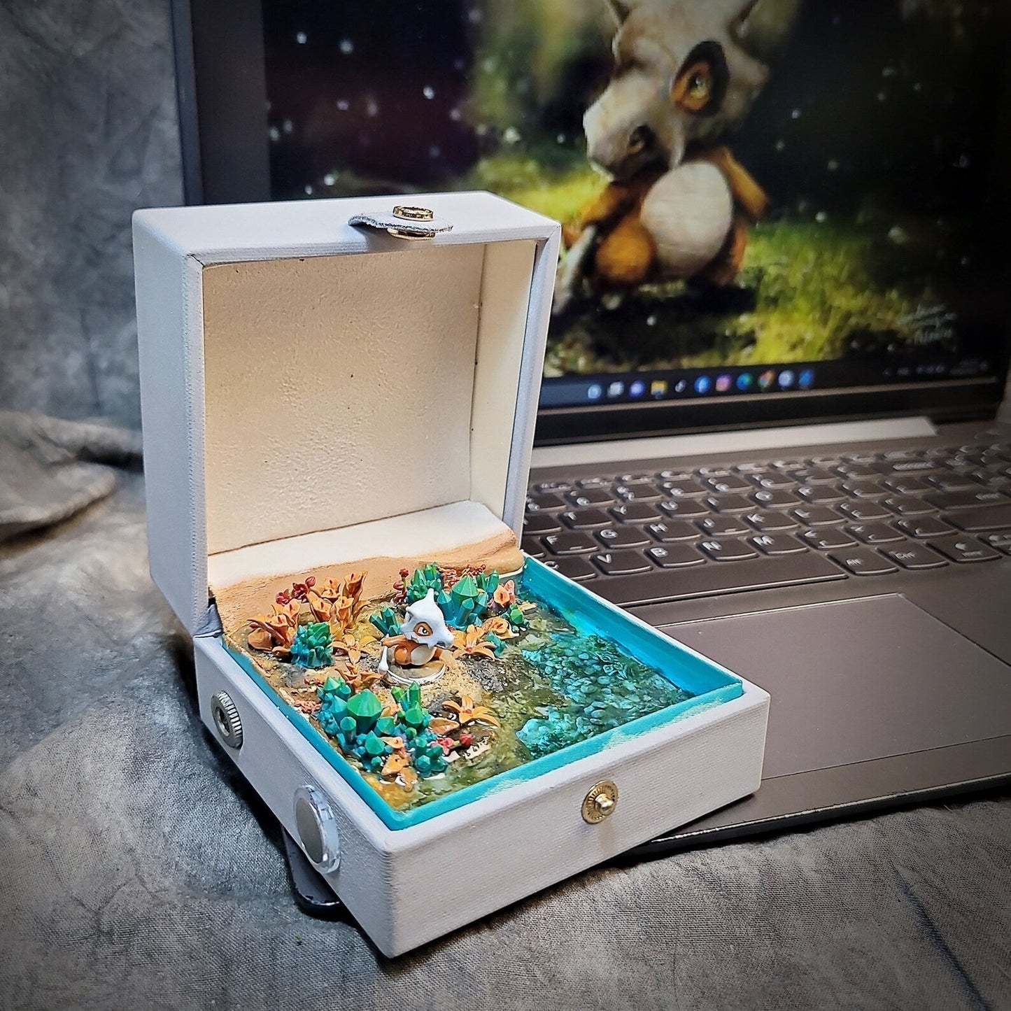 [DE] Pokemon Cubone Garagara Island Diorama Treasure Mistery Box Gift