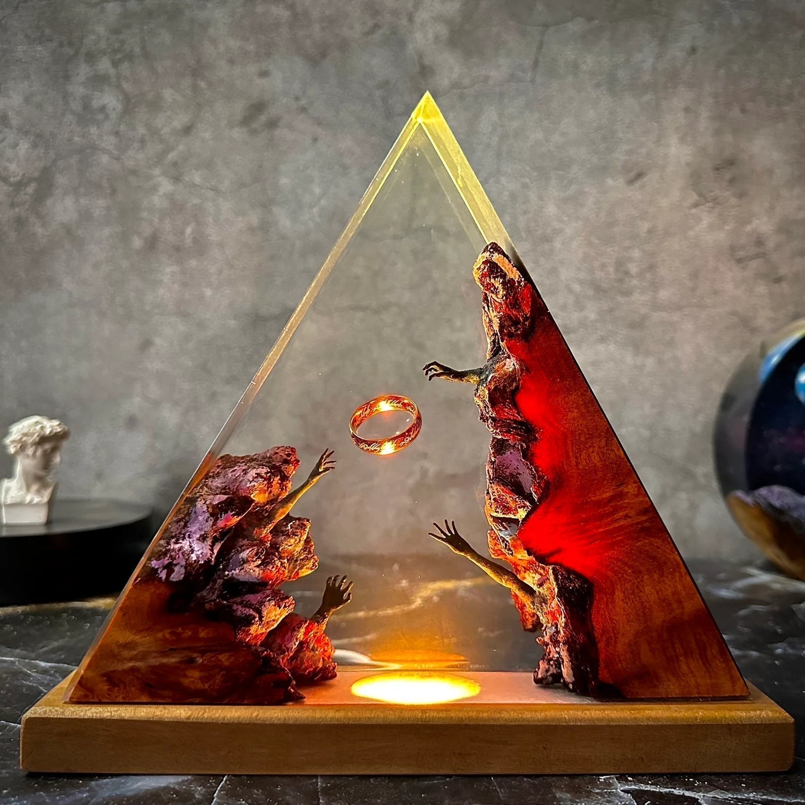 LOTR Lord Of Rings The One Ring Longing Hands Epoxy Resin Lamp - ArtFIGU