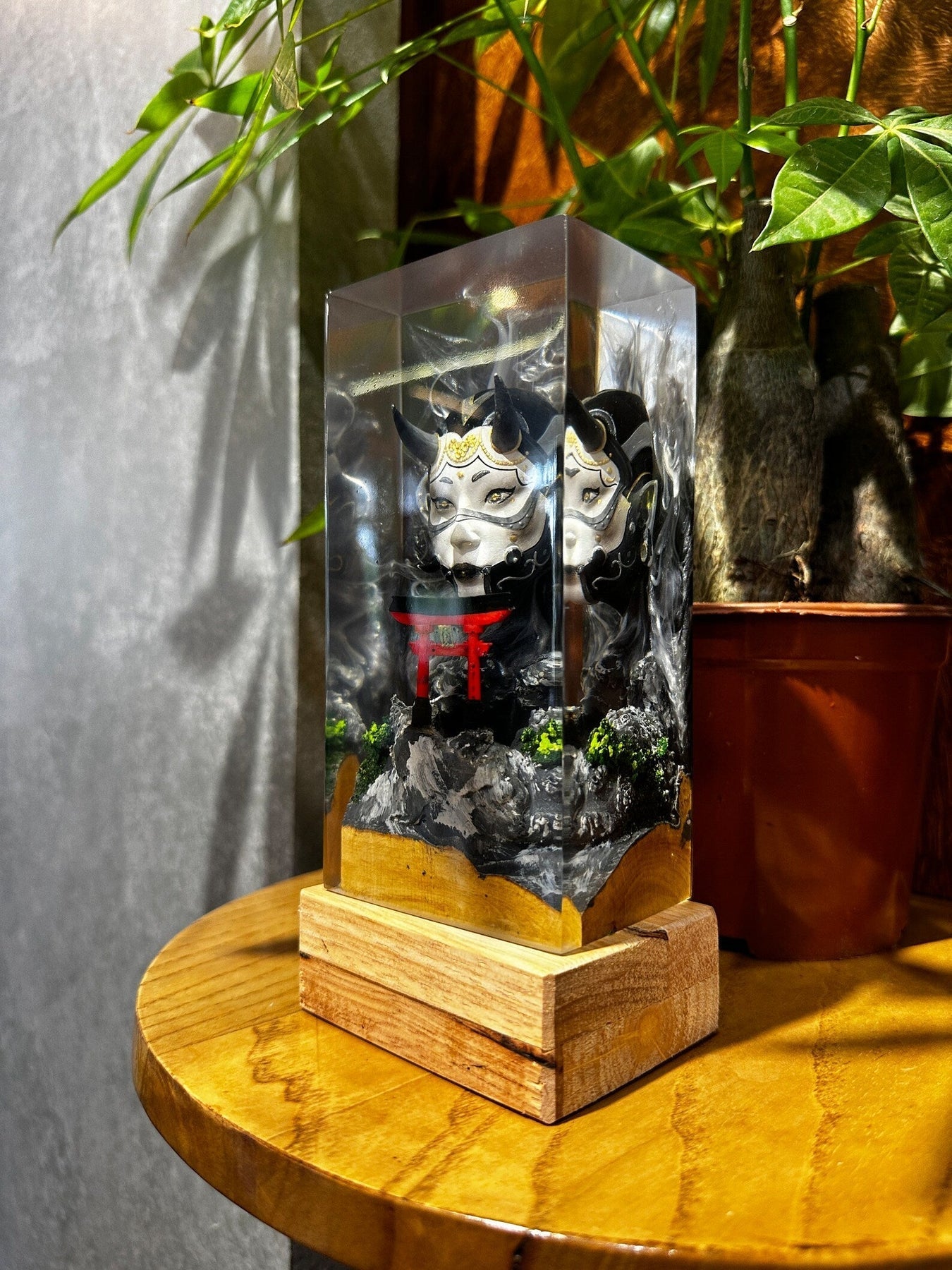 [DE] Girl Oni Mask and Torii Gate