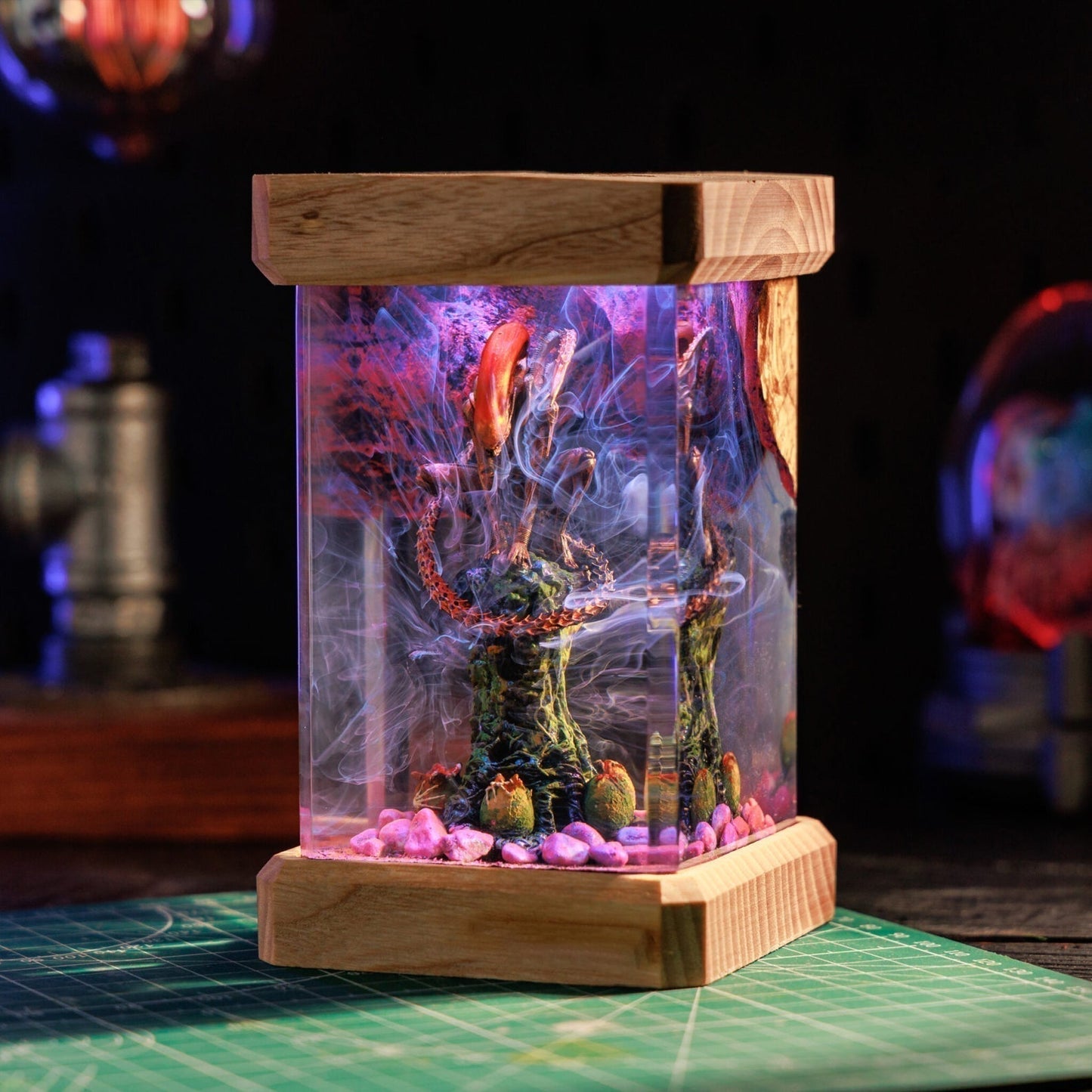 [DE] Predator Xenomorph Alien Space Monster Epoxy Resin Lamp