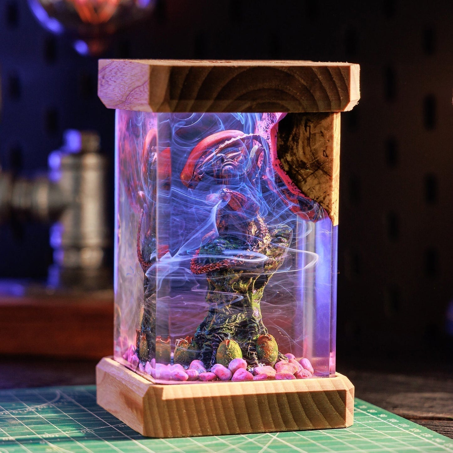 [DE] Predator Xenomorph Alien Space Monster Epoxy Resin Lamp