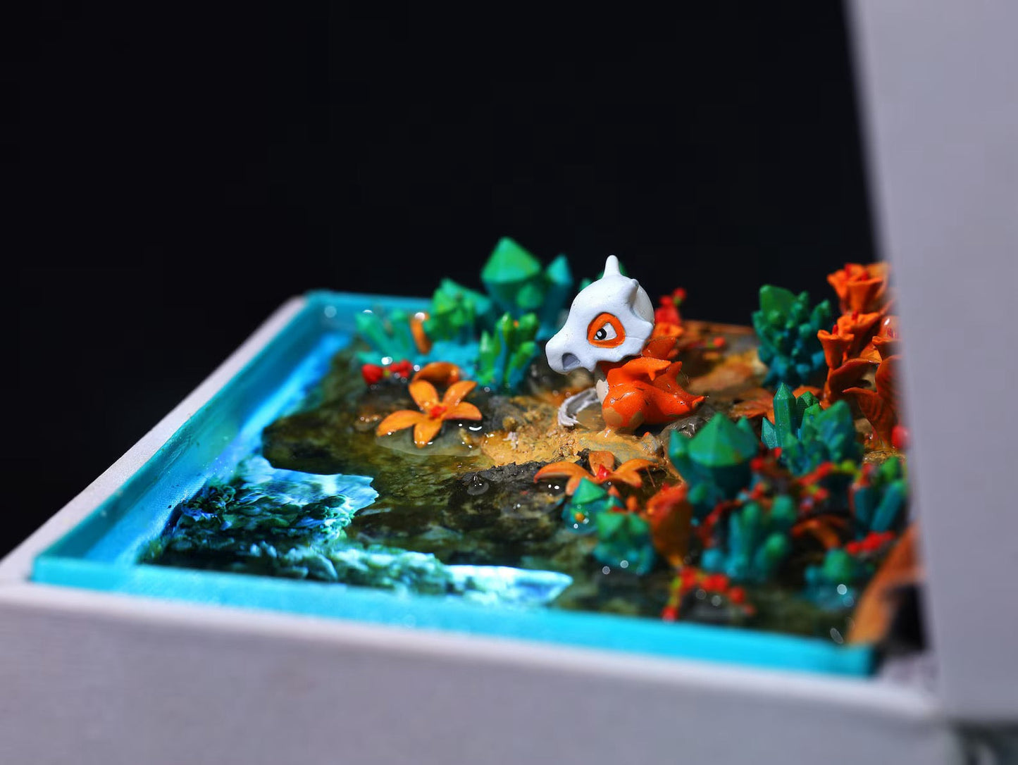 [DE] Pokemon Cubone Garagara Island Diorama Treasure Mistery Box Gift
