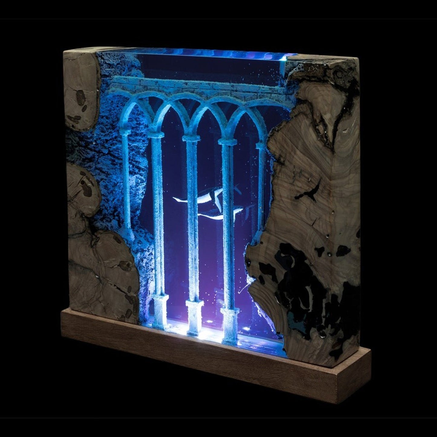 [DE] Humpback Whales In Ancient Ruins - High Quality Epoxy Resin Lamp