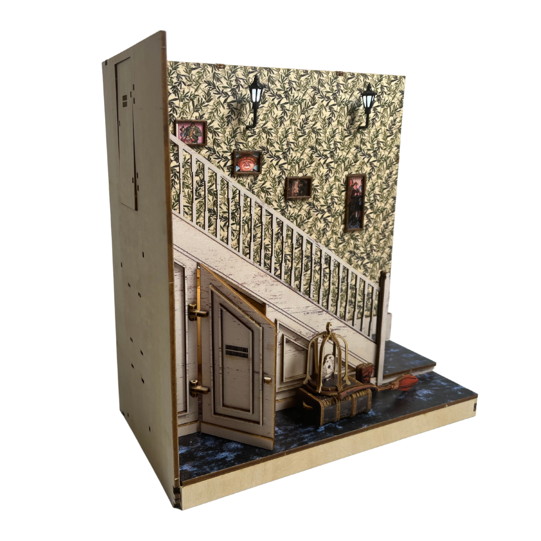 [DE] Cupboard Under The Stairs - Book Nook