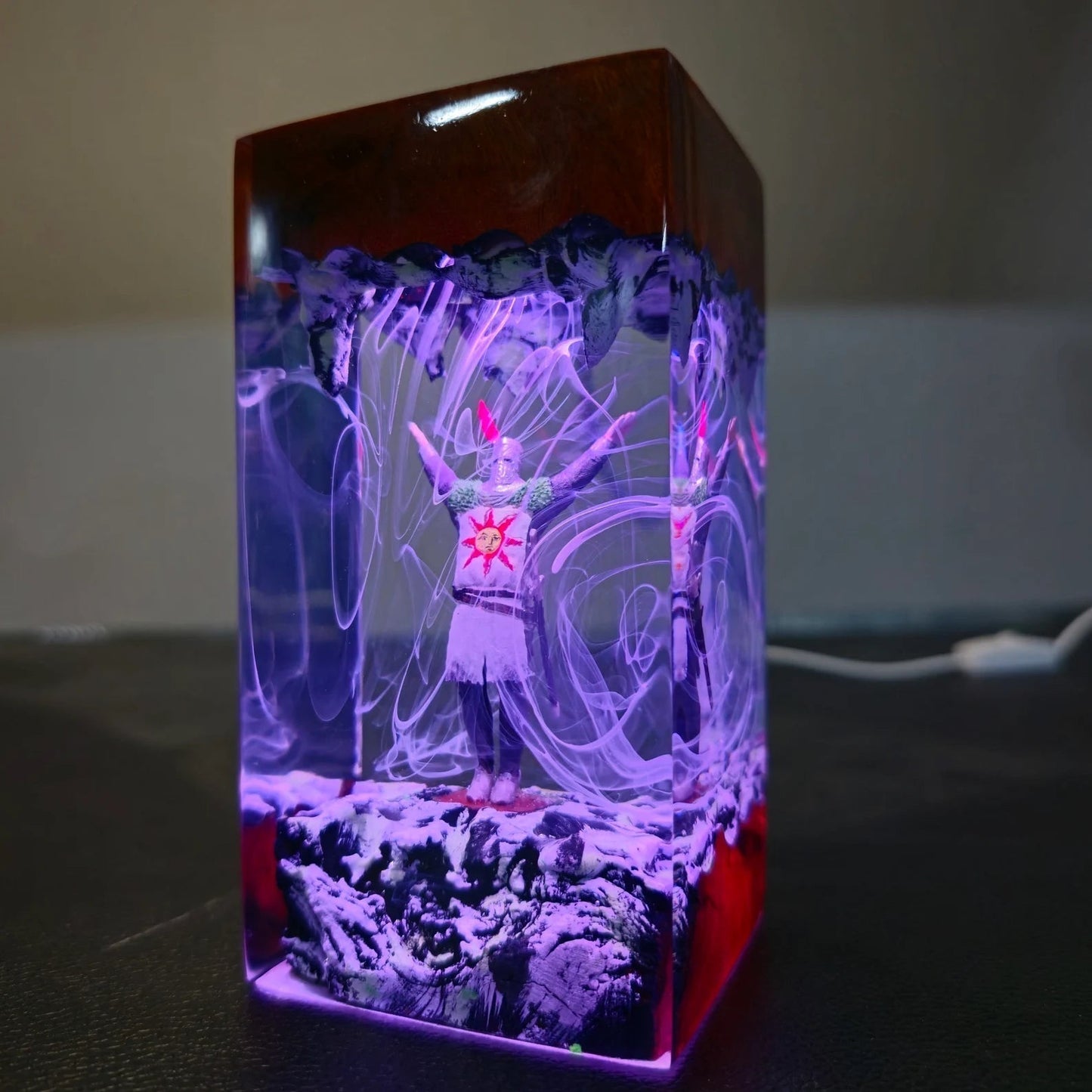 [DE] Solaire of Astora Praise The Sun Tarot Card Thank God Dark Souls Epoxy Resin Lamp, Night Light