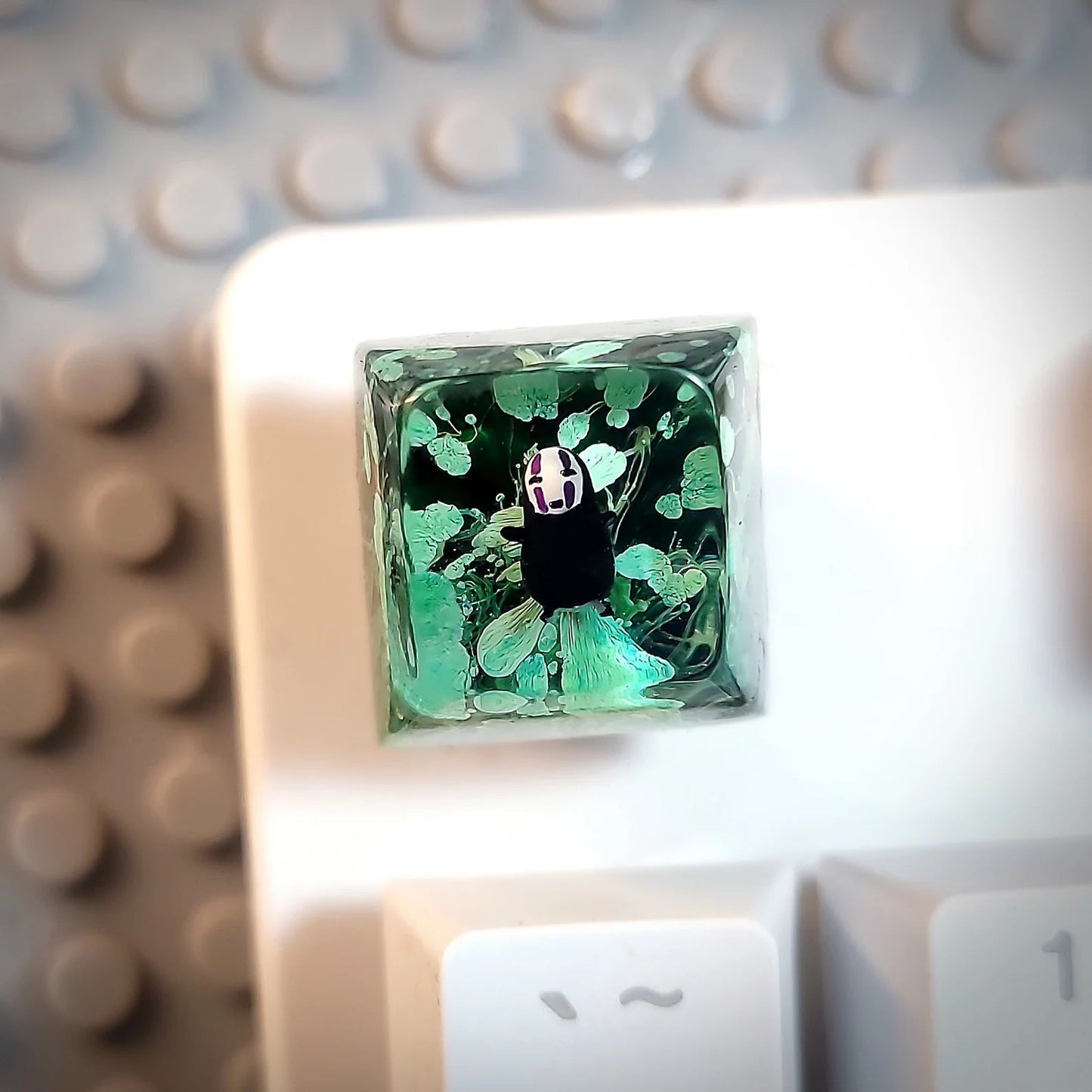 [DE] Spirited Away No Face Faceless Artisan Keycaps Epoxy Resin