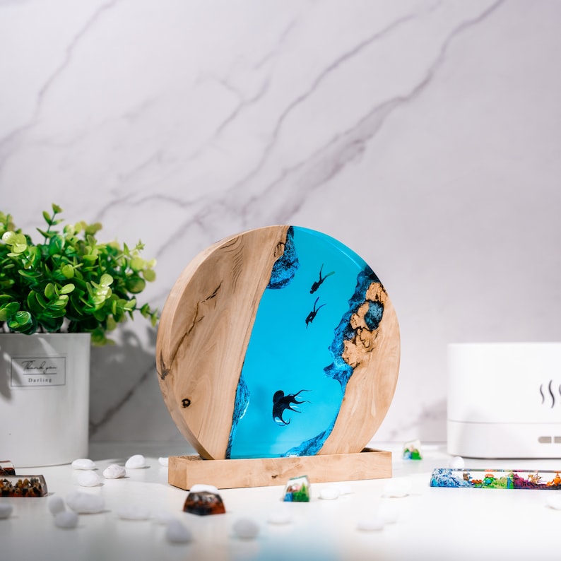 [DE] Night Light Scuba Diver & Shark