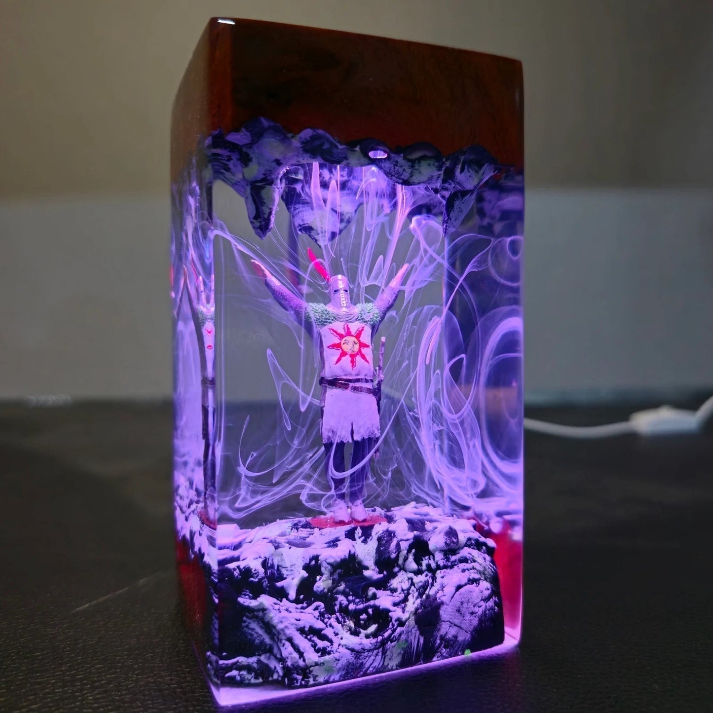 [DE] Solaire of Astora Praise The Sun Tarot Card Thank God Dark Souls Epoxy Resin Lamp, Night Light
