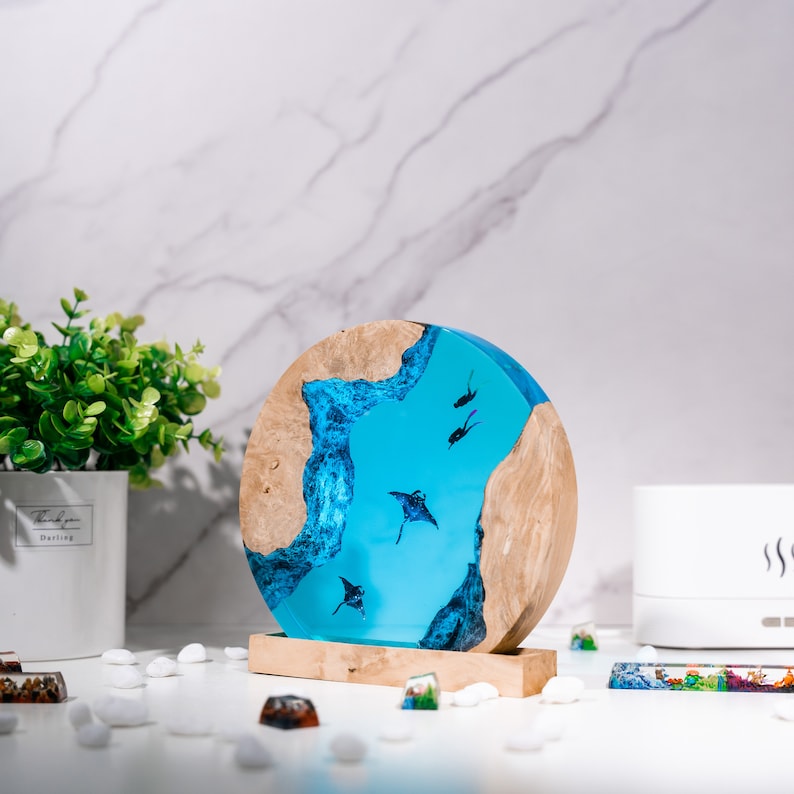 [DE] Night Light Scuba Diver & Shark
