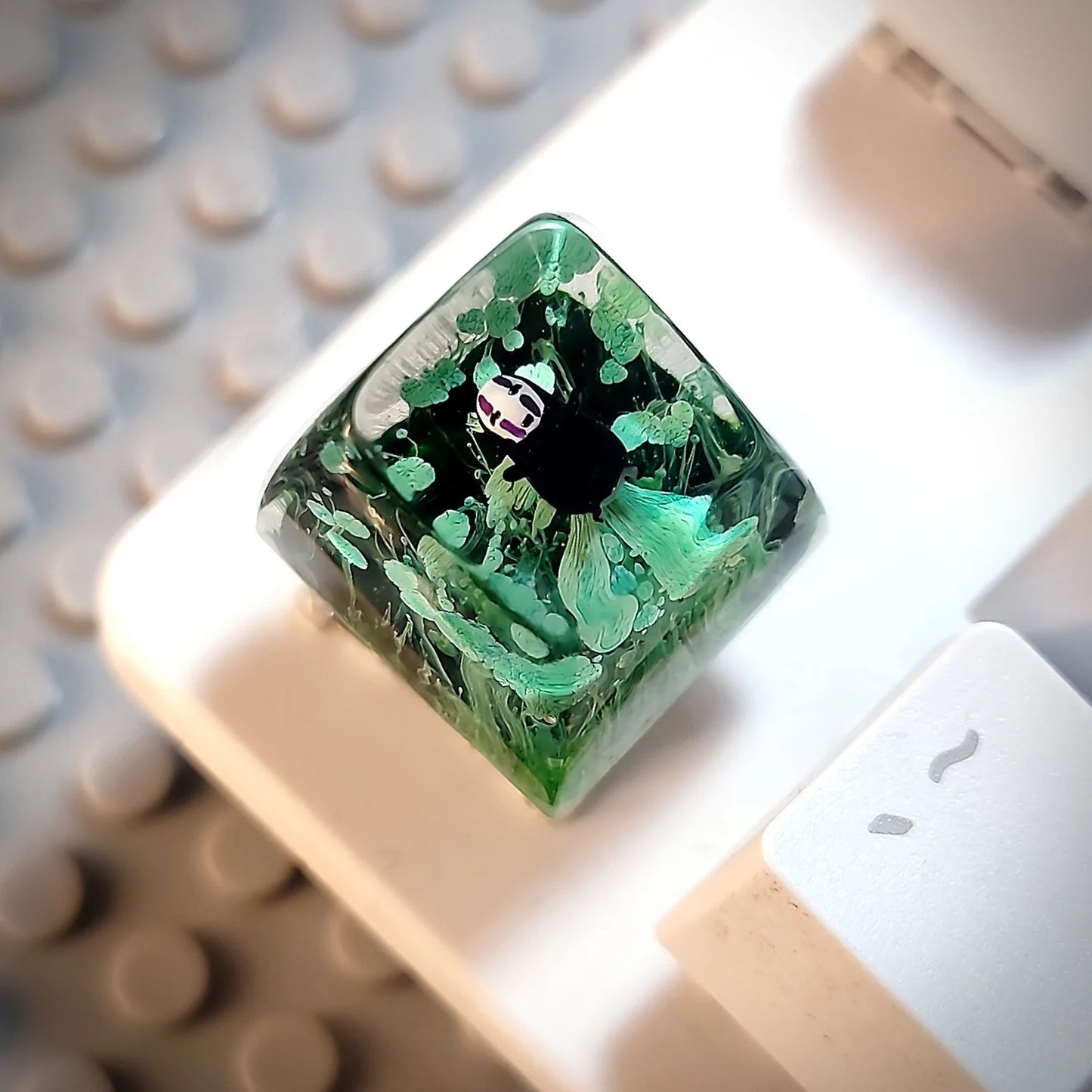 [DE] Spirited Away No Face Faceless Artisan Keycaps Epoxy Resin