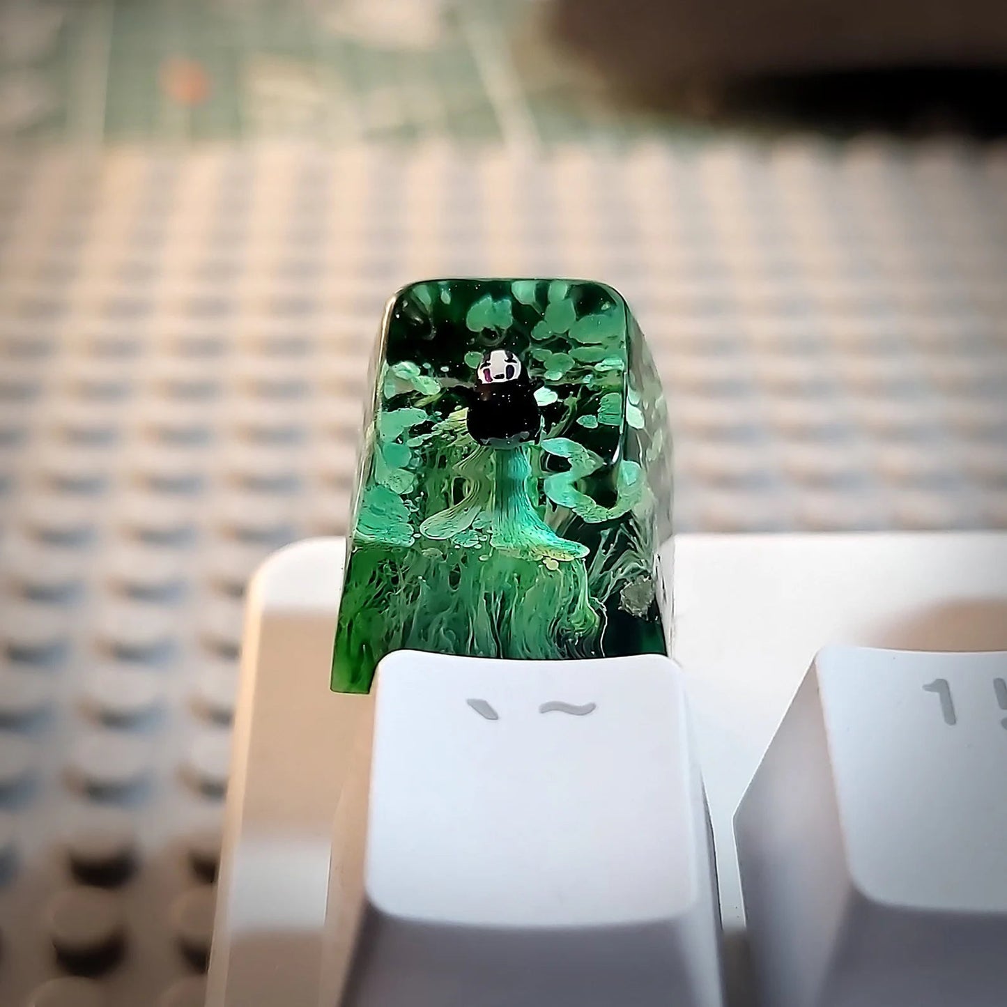 [DE] Spirited Away No Face Faceless Artisan Keycaps Epoxy Resin